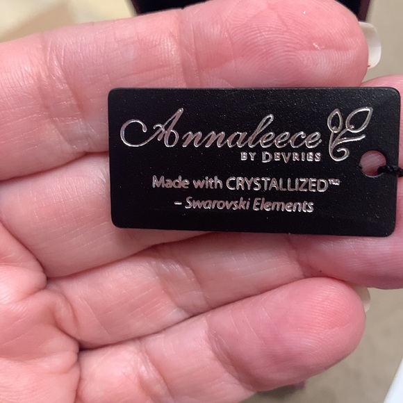 Annaleece by DeVries Necklace and Earrings - Picture 7 of 7